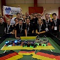 Die deutschen Soccer-Teams und ihre Roboter nach den letzten Spielen des Turniers (vlnr: Iceberg Robots, BohleBots Quadro und BohleBots Reflexion)