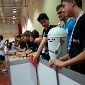 Roboter Dobby kam mit seinem Evolution Bots-Team aus Gransee (Vizeeuropameister im OnStage-Bereich) auch zum Finalspiel.